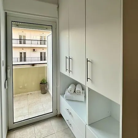 Bright New Small Appartement *