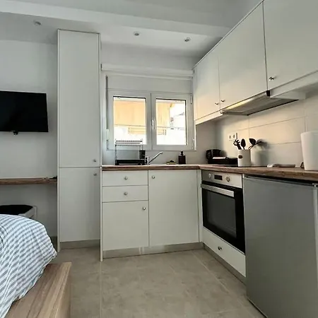 Bright New Small Appartement *